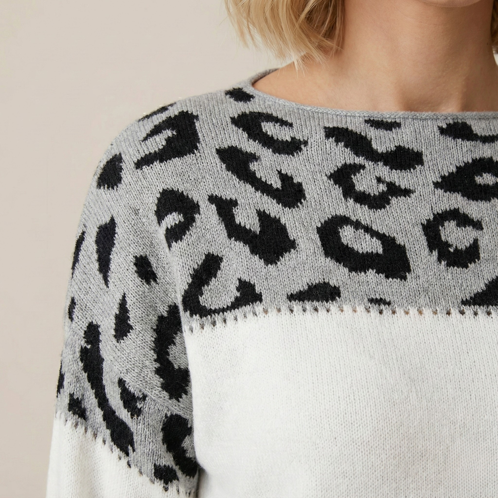 Antaradus™️ | Feinstrickpullover mit Leopardenakzent Feinstrickpullover mit Leopardenakzent